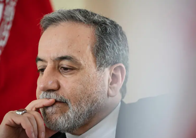 عراقجي ينتقد ماكرون: صمت عن الهجمات على إيران وقلق بعد الرد