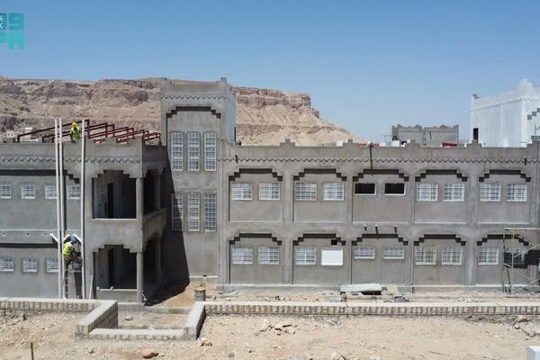 بدعم وتنفيذ البرنامج السعودي لتنمية وإعمار اليمن استمرار الأعمال الإنشائية في مدرسة الصبان الثانوية بحضرموت