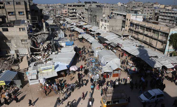 استشهاد فلسطيني وإصابة طفلته بقصف إسرائيلي جنوبي غزة