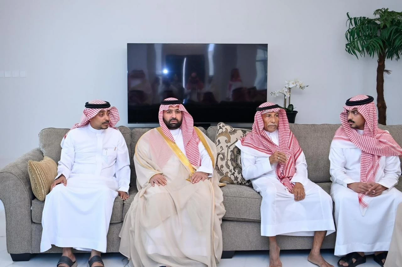 أمير جازان ونائبه يقدمان واجب العزاء لأسرة زيلعي