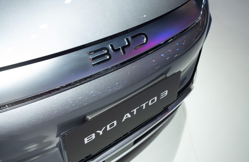BYD تكشف عن سيارتها الكهربائية الجديدة في معرض بكين