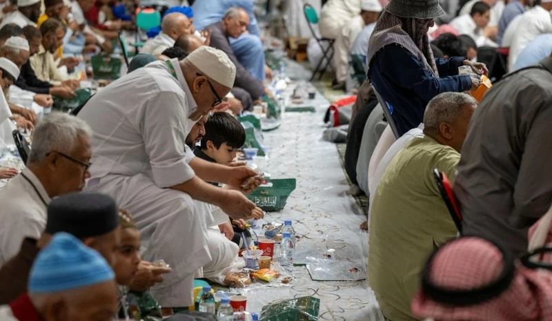حوكمة متكاملة تنظّم سفر إفطار المسجد النبوي عبر «إحسان» و«نسك»