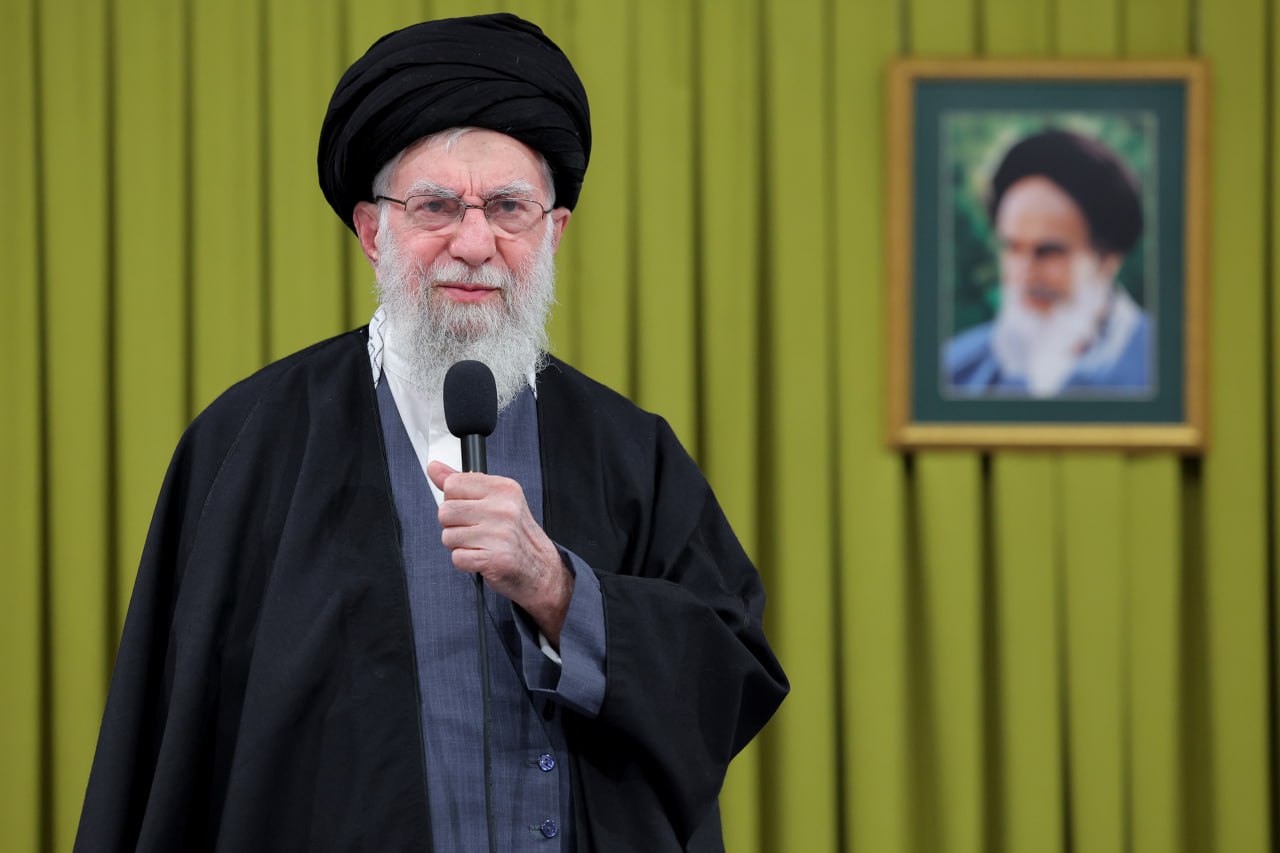 الإمام الخامنئي يشكر الشعب الإيراني على إنجازه العظيم في ذكرى انتصار الثورة الإسلامية