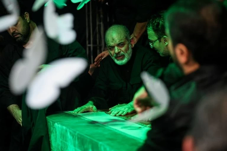أمام جثمان خامنئي.. أول ظهور علني لقائد الحرس الثوري منذ الحرب