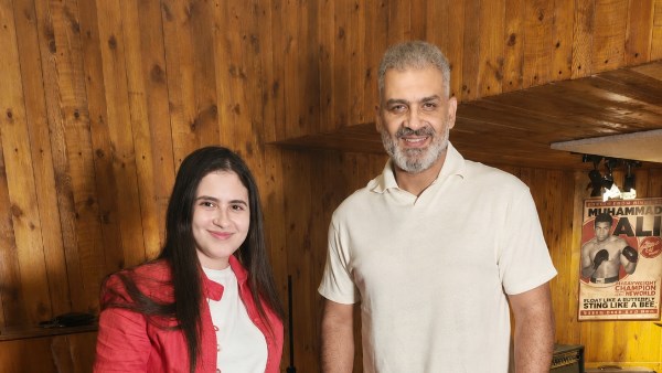 هاني عادل لـ«صدى البلد»: «ميد تيرم» لامس وجع الشباب.. و«دكتور فرويد» من أكثر الشخصيات مُركّبة في مشواري