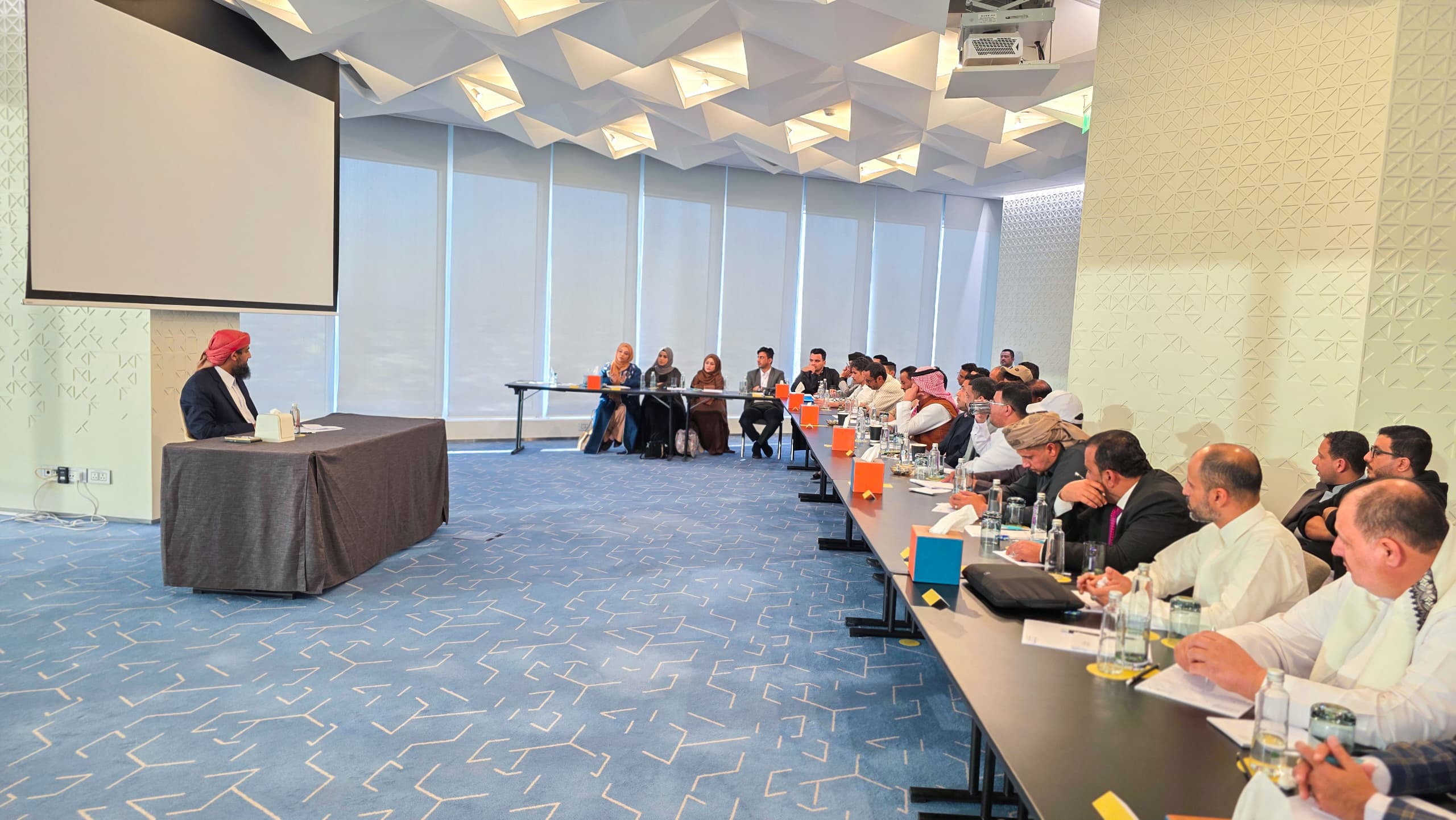 المحرّمي يعقد لقاءً موسعاً مع نخبة من الإعلاميين والصحفيين الجنوبيين