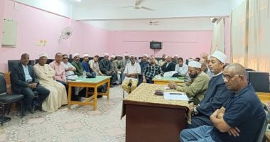 رئيس منطقة أسوان الأزهرية يجتمع برؤساء لجان الشهادة الثانوية