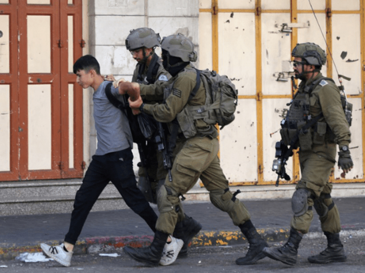 ‫ 65 طالبا فلسطينيا معتقلا في سجون الاحتلال يُحرمون من امتحانات الثانوية العامة