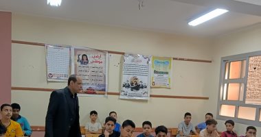وكيل تعليم القليوبية يتفقد لجان امتحانات النقل ببنها ويحيل مسؤولاً للتحقيق