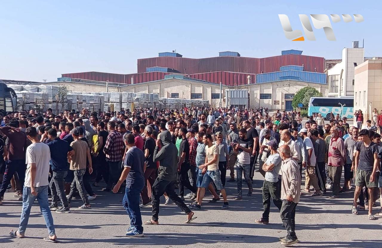 احتجاجاً على الأجور.. إضراب واسع في شركة "زنوبيا" للسيراميك بريف دمشق