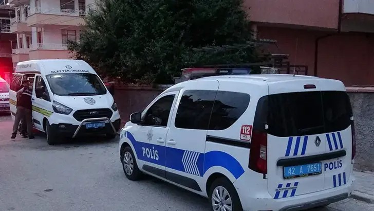 أمام أطفاله.. سوري يطعن زوجته في رقبتها بولاية قونية التركية