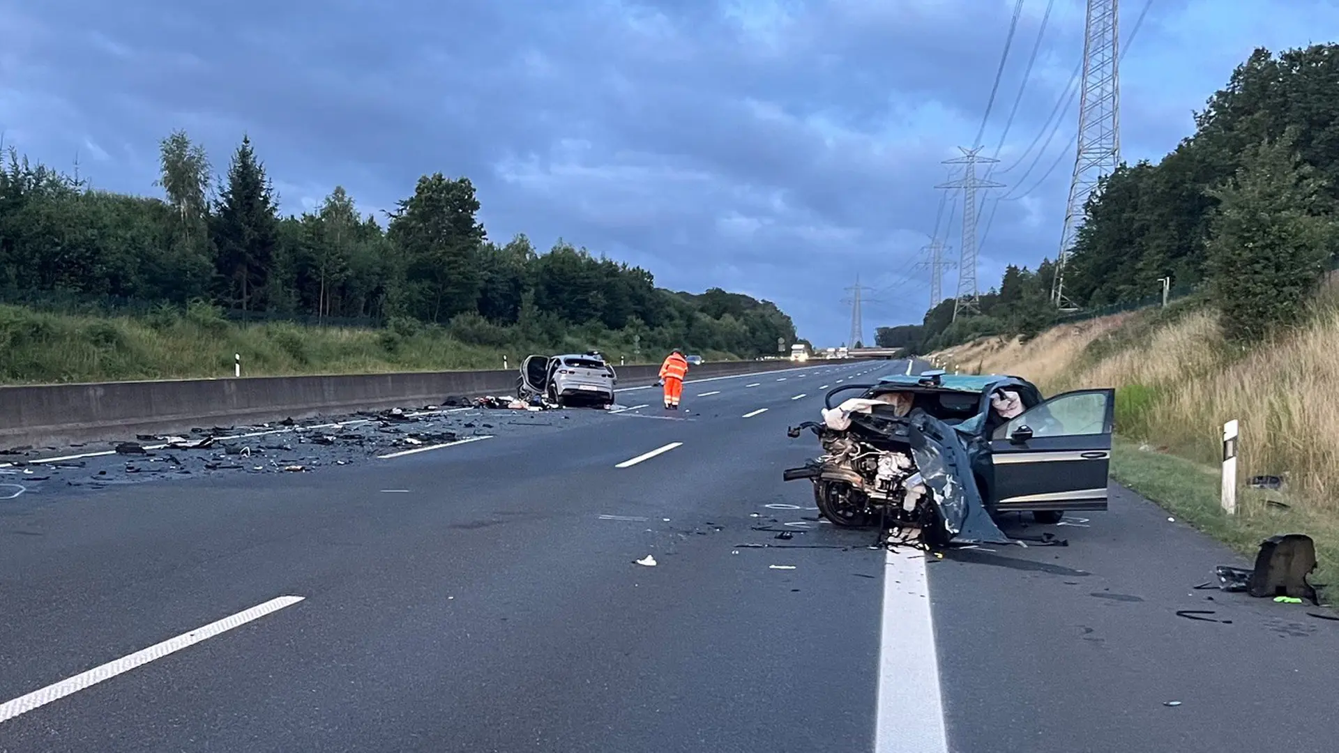 حادث مروع على الطريق السريع A7 في ألمانيا: سائق “اتجاه معاكس” يتسبب في إصابات خطيرة وإغلاق تام للمرور