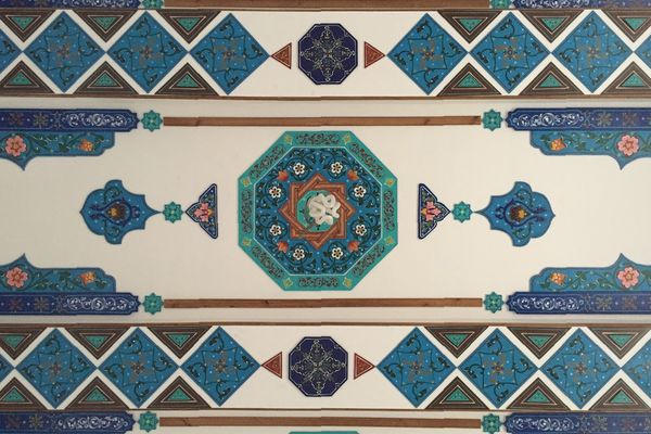 3 فنانات يشاركن في معرض للزخرفة والرسم على الخشب بالجزائر