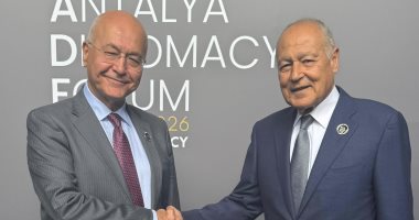 أبو الغيط يبحث أزمة اللاجئين مع المفوض الأممي.. وتحذير من تفاقم النزوح
