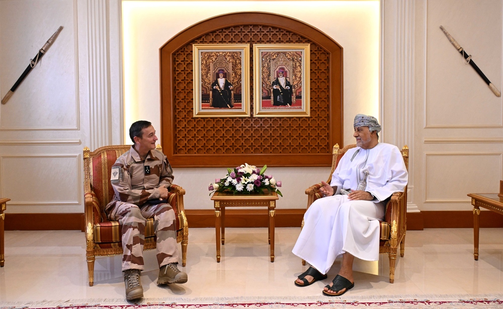 نائبُ رئيس الوزراء لشؤون الدّفاع يستقبل مسؤولًا فرنسيًّا