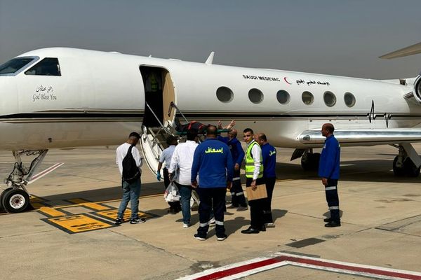 نقل مواطنين حالتهما الطبية حرجة من مصر إلى المملكة