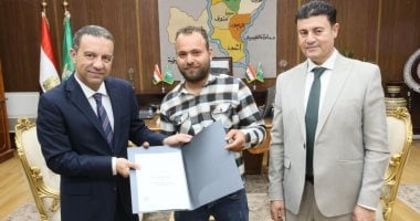 محافظ المنوفية يسلّم عقود تقنين جديدة لأراضى أملاك الدولة للمواطنين