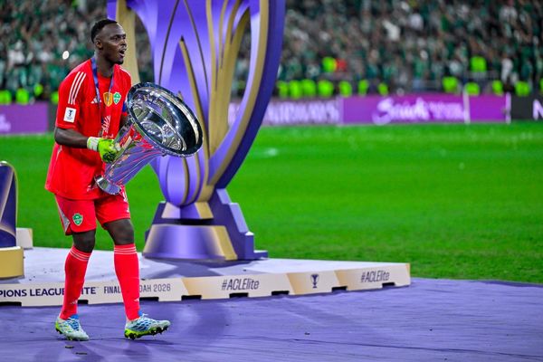 اتحاد الكرة السنغالي يهنئ ميندي على لقب دوري أبطال آسيا