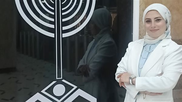 لجنة المرأة بنقابة الصحفيين تُكرم الزميلة دينا عاشور أمًا مثالية
