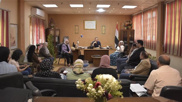 رئيس قطاع المسرح يعقد اجتماعًا مع مسؤولي الإعلام بالمراكز والإدارات الإعلامية