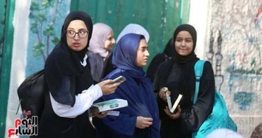 توافد طلاب الأزهر على اللجان قبيل بدء امتحانات الشهادة الثانوية