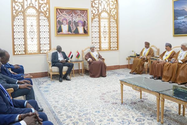 سلطنةُ عُمان والسُّودان يبحثان تعزيز التّعاون في مجالات النّقل والموانئ والخدمات اللّوجستيّة