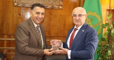محافظ القليوبية وسفير أذربيجان يبحثان تعزيز التعاون الصناعي والتعليمي والدوائي