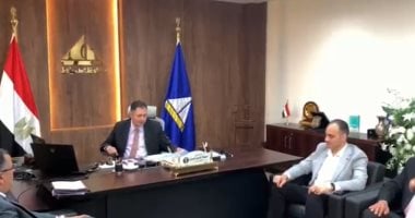 محافظ دمياط يهنئ أوائل الإعدادية هاتفيا.. وجنى محمد تحصد المركز الأول