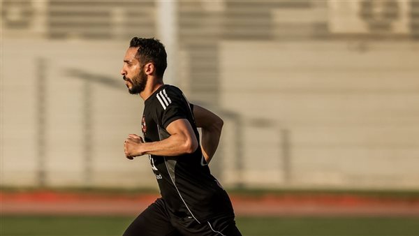 كريم فؤاد يبدأ المشاركة تدريجيًّا في تدريبات الأهلي الجماعية