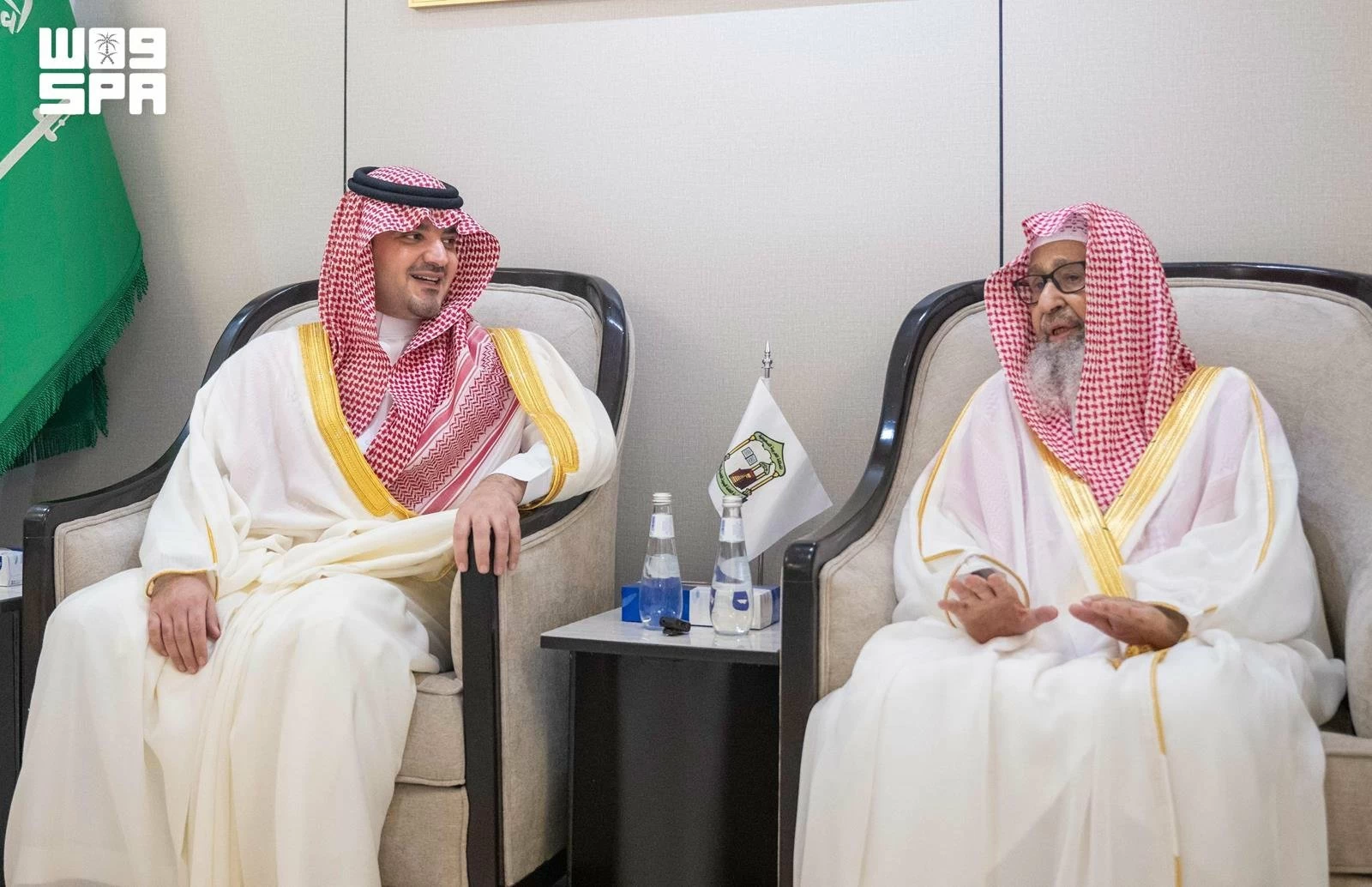 وزير الداخلية يزور المفتي العام للمملكة