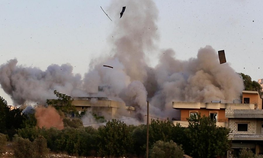 الجيش الإسرائيلي ينفذ عمليات جرف وحرق للبيوت في بلدة مركبا جنوبي لبنان