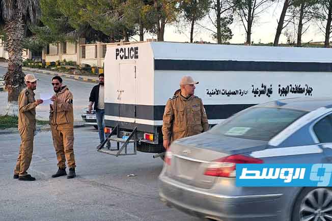 ضبط 23 مهاجرًا غير قانوني في البيضاء