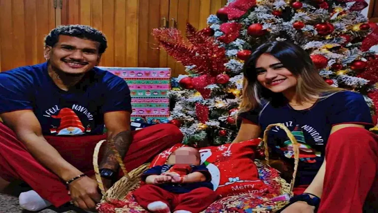 وفاة زوجة لاعب كرة قدم تحت الأنقاض بعد إنقاذ طفلتها