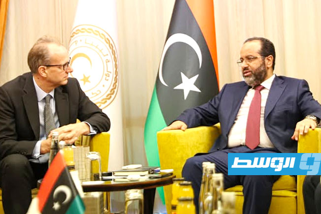 الزادمة يبحث مع السفير البريطاني دعم مشاريع التنمية والخدمات في الجنوب