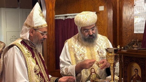 الأنبا كاراس يدشن كنيسة الشهيد مارجرجس ويُرسم 13 شماسًا للخدمة