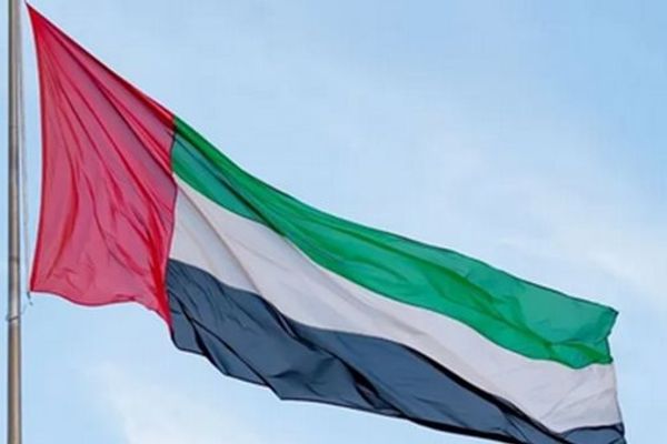 الإمارات تدين هجمات إيران وتؤكد جاهزيتها لحماية أمنها