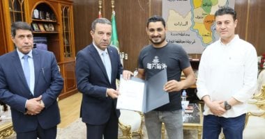 محافظ المنوفية يسلم 20 عقد تقنين جديد لأراضي أملاك الدولة للمواطنين