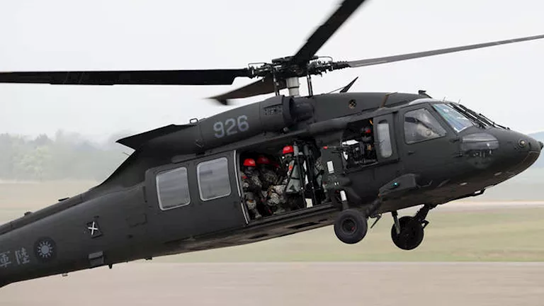 أثناء البحث عن طيار مقاتلة F-15.. إصابة مروحيتين أمريكيتين فوق إيران