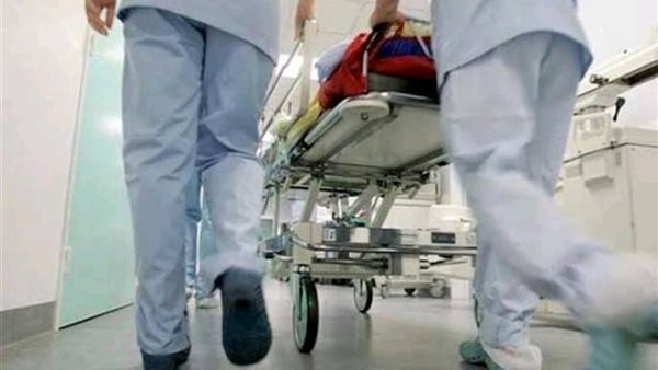 نقل 3 طلاب مصابين باختناق للمستشفى بأسيوط