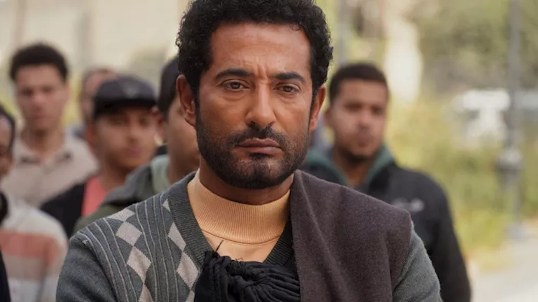 "البلوفر المكرر" في مسلسلي "إفراج" و"فخر الدلتا" يثير تعجب مصممة أزياء