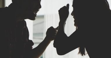 7 خطوات ذكية للتعامل مع الزوج كثير الشكوى دون توتر