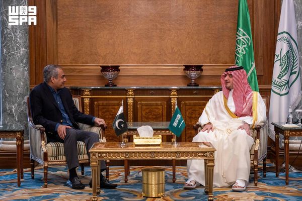 عبدالعزيز بن سعود يستقبل وزير داخلية باكستان