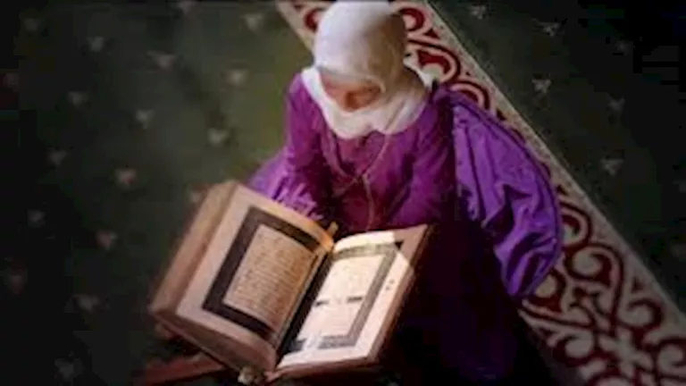 هل يجوز للمستحاضة قراءة القرآن؟