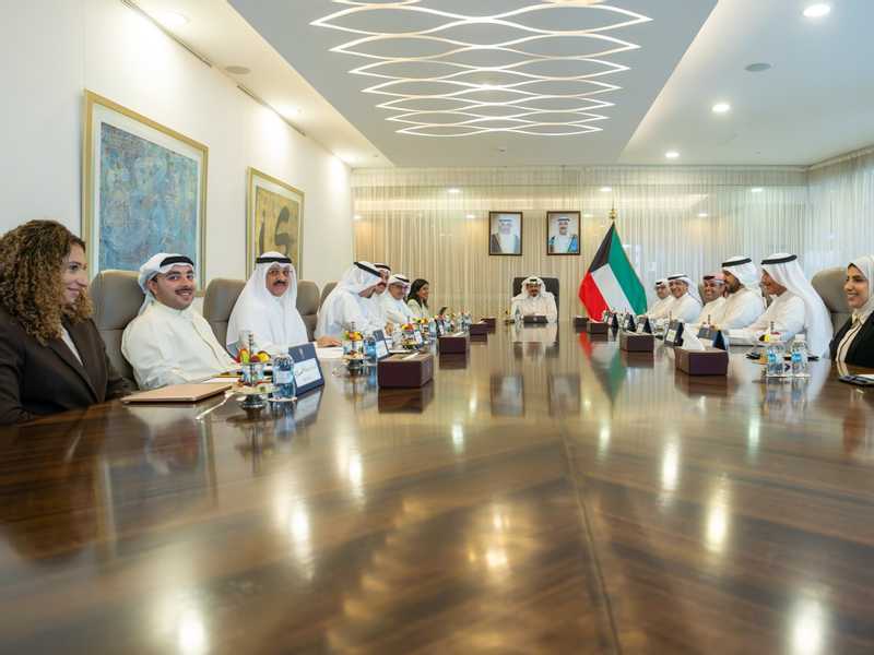رئيس الوزراء: مضاعفة الجهود بما يكفل استمرارية الأداء الحكومي بكفاءة عالية
