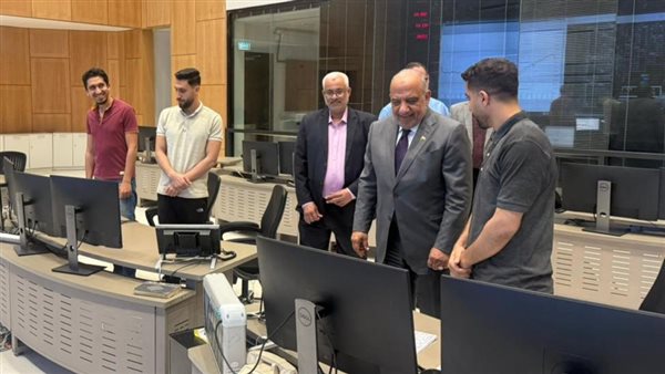وزير الكهرباء يقضى أول ايام العيد مع العاملين بالمركز القومي للتحكم في الطاقة