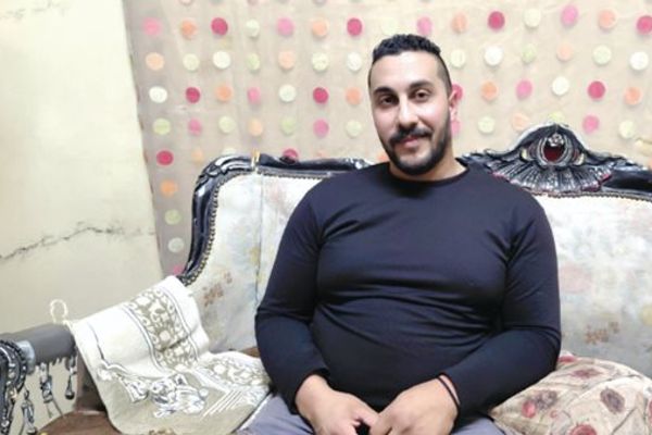 الفنان محمد.. من بتر ساقيه تحت قطار إلى «رقصة تتصدر الترند»