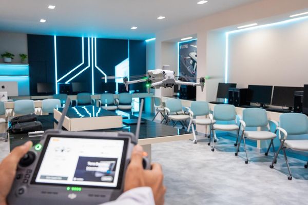 جامعةُ التقنية والعلوم التطبيقية تُطلق مختبرات الدرون دعمًا للابتكار وتطوير الكفاءات الوطنيّة