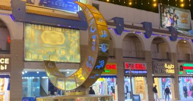 رمضان فى الغردقة غير.. الزينة والفانوس الضخم يلفت أنظار السياح