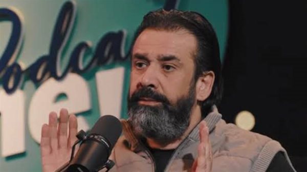 كريم عبد العزيز يواسي أحمد حلمي في وفاة والدته