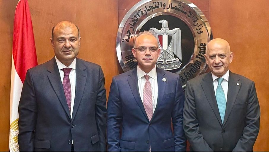الحاج توفيق يبحث مع وزير الاستثمار والتجارة الخارجية المصري تعزيز العلاقات الاقتصادية